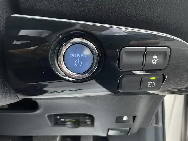 トヨタ プリウス S ツーリングセレクション 埼玉県 2016(平28)年 2.8万km スティールブロンドM レザーシート/前席シートヒーター/純正9型ナビTV/バックカメラ/ビルトインETC2.0/LEDヘッドライト/純正17インチアルミ/レーダークルーズコントロール/セーフティセンス/プッシュスタート/スマートキー/車検R９年3月まで