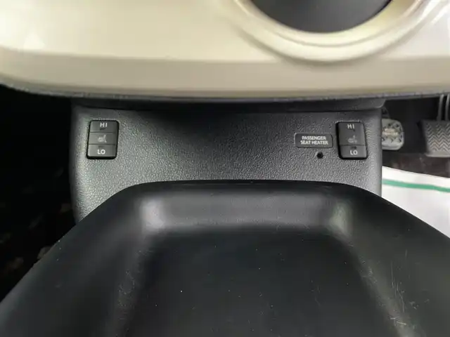 トヨタ プリウス S ツーリングセレクション 埼玉県 2016(平28)年 2.8万km スティールブロンドM レザーシート/前席シートヒーター/純正9型ナビTV/バックカメラ/ビルトインETC2.0/LEDヘッドライト/純正17インチアルミ/レーダークルーズコントロール/セーフティセンス/プッシュスタート/スマートキー/車検R９年3月まで