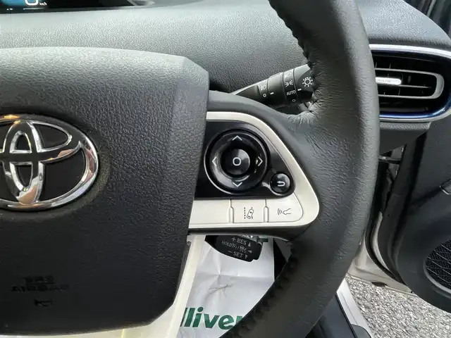 トヨタ プリウス S ツーリングセレクション 埼玉県 2016(平28)年 2.8万km スティールブロンドM レザーシート/前席シートヒーター/純正9型ナビTV/バックカメラ/ビルトインETC2.0/LEDヘッドライト/純正17インチアルミ/レーダークルーズコントロール/セーフティセンス/プッシュスタート/スマートキー/車検R９年3月まで