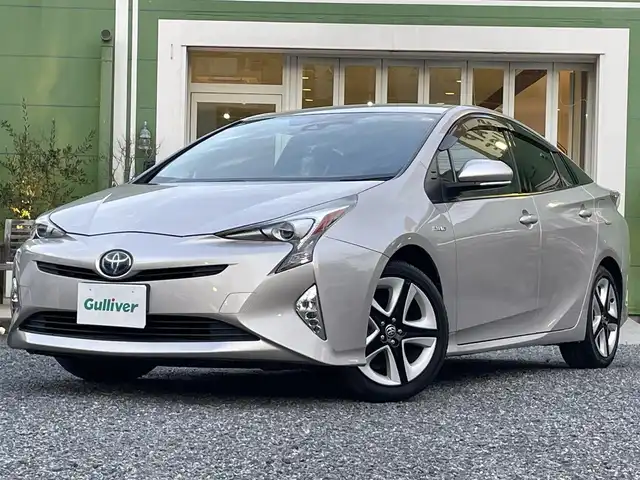 トヨタ プリウス S ツーリングセレクション 埼玉県 2016(平28)年 2.8万km スティールブロンドM レザーシート/前席シートヒーター/純正9型ナビTV/バックカメラ/ビルトインETC2.0/LEDヘッドライト/純正17インチアルミ/レーダークルーズコントロール/セーフティセンス/プッシュスタート/スマートキー/車検R９年3月まで