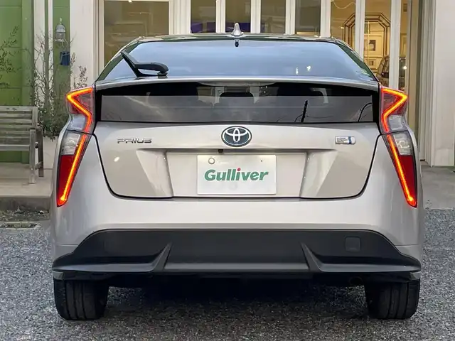 トヨタ プリウス S ツーリングセレクション 埼玉県 2016(平28)年 2.8万km スティールブロンドM レザーシート/前席シートヒーター/純正9型ナビTV/バックカメラ/ビルトインETC2.0/LEDヘッドライト/純正17インチアルミ/レーダークルーズコントロール/セーフティセンス/プッシュスタート/スマートキー/車検R９年3月まで