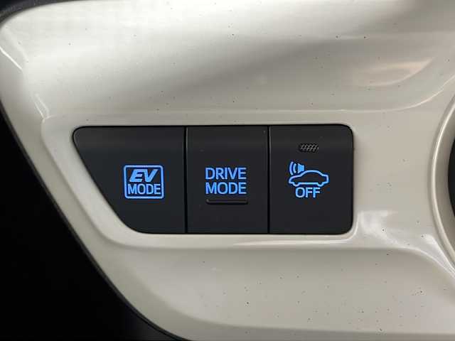 トヨタ プリウス S ツーリングセレクション 沖縄県 2016(平28)年 2.8万km スティールブロンドM 県外仕入れ/純正9インチナビ/【CD/DVD/フルセグTV/BT】/バックカメラ/前方ドライブレコーダー/トヨタセーフティセンス/→プリクラッシュセーフティ/→レーンデイパーチャーアラート/→オートマチックハイビーム/横滑り防止装置/レーダークルーズコントロール/ETC/レザーシート/シートヒーター/ステアリングスイッチ/純正ドアバイザー/スマートキー