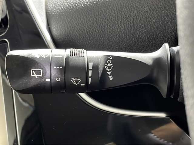 トヨタ プリウス S ツーリングセレクション 沖縄県 2016(平28)年 2.8万km スティールブロンドM 県外仕入れ/純正9インチナビ/【CD/DVD/フルセグTV/BT】/バックカメラ/前方ドライブレコーダー/トヨタセーフティセンス/→プリクラッシュセーフティ/→レーンデイパーチャーアラート/→オートマチックハイビーム/横滑り防止装置/レーダークルーズコントロール/ETC/レザーシート/シートヒーター/ステアリングスイッチ/純正ドアバイザー/スマートキー