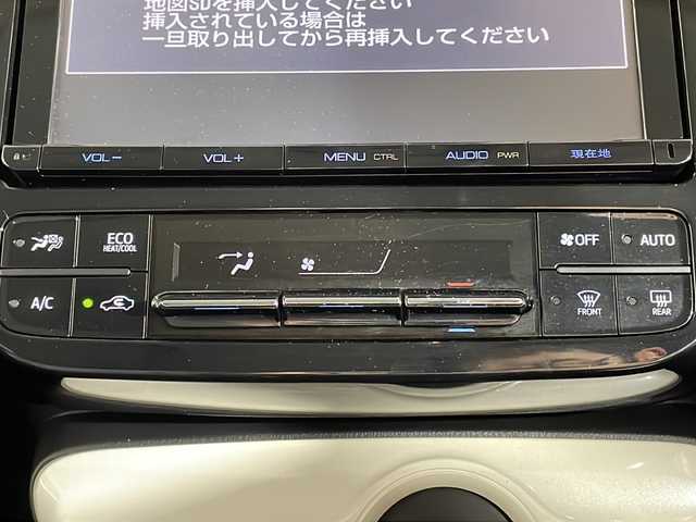 トヨタ プリウス S ツーリングセレクション 沖縄県 2016(平28)年 2.8万km スティールブロンドM 県外仕入れ/純正9インチナビ/【CD/DVD/フルセグTV/BT】/バックカメラ/前方ドライブレコーダー/トヨタセーフティセンス/→プリクラッシュセーフティ/→レーンデイパーチャーアラート/→オートマチックハイビーム/横滑り防止装置/レーダークルーズコントロール/ETC/レザーシート/シートヒーター/ステアリングスイッチ/純正ドアバイザー/スマートキー