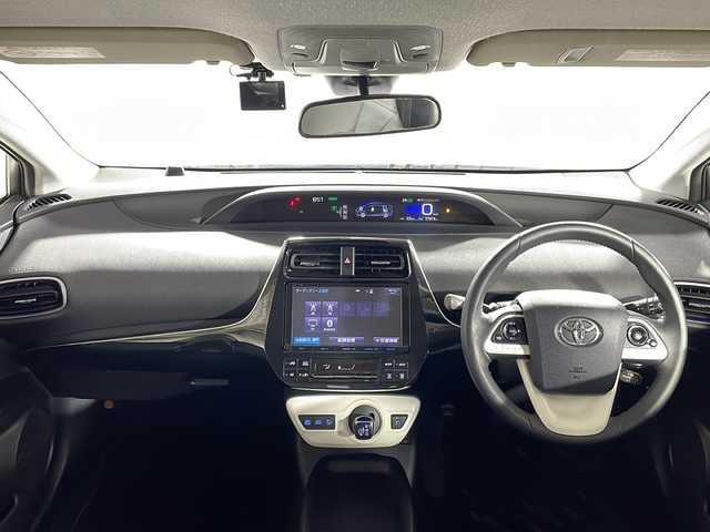 トヨタ プリウス S ツーリングセレクション 沖縄県 2016(平28)年 2.8万km スティールブロンドM 県外仕入れ/純正9インチナビ/【CD/DVD/フルセグTV/BT】/バックカメラ/前方ドライブレコーダー/トヨタセーフティセンス/→プリクラッシュセーフティ/→レーンデイパーチャーアラート/→オートマチックハイビーム/横滑り防止装置/レーダークルーズコントロール/ETC/レザーシート/シートヒーター/ステアリングスイッチ/純正ドアバイザー/スマートキー