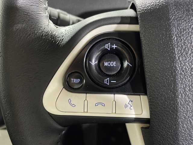 トヨタ プリウス S ツーリングセレクション 沖縄県 2016(平28)年 2.8万km スティールブロンドM 県外仕入れ/純正9インチナビ/【CD/DVD/フルセグTV/BT】/バックカメラ/前方ドライブレコーダー/トヨタセーフティセンス/→プリクラッシュセーフティ/→レーンデイパーチャーアラート/→オートマチックハイビーム/横滑り防止装置/レーダークルーズコントロール/ETC/レザーシート/シートヒーター/ステアリングスイッチ/純正ドアバイザー/スマートキー