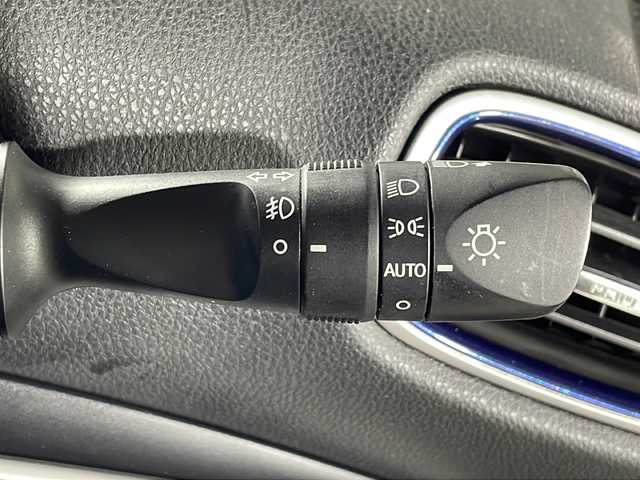 トヨタ プリウス S ツーリングセレクション 沖縄県 2016(平28)年 2.8万km スティールブロンドM 県外仕入れ/純正9インチナビ/【CD/DVD/フルセグTV/BT】/バックカメラ/前方ドライブレコーダー/トヨタセーフティセンス/→プリクラッシュセーフティ/→レーンデイパーチャーアラート/→オートマチックハイビーム/横滑り防止装置/レーダークルーズコントロール/ETC/レザーシート/シートヒーター/ステアリングスイッチ/純正ドアバイザー/スマートキー