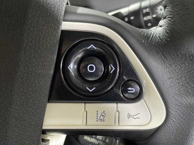 トヨタ プリウス S ツーリングセレクション 沖縄県 2016(平28)年 2.8万km スティールブロンドM 県外仕入れ/純正9インチナビ/【CD/DVD/フルセグTV/BT】/バックカメラ/前方ドライブレコーダー/トヨタセーフティセンス/→プリクラッシュセーフティ/→レーンデイパーチャーアラート/→オートマチックハイビーム/横滑り防止装置/レーダークルーズコントロール/ETC/レザーシート/シートヒーター/ステアリングスイッチ/純正ドアバイザー/スマートキー