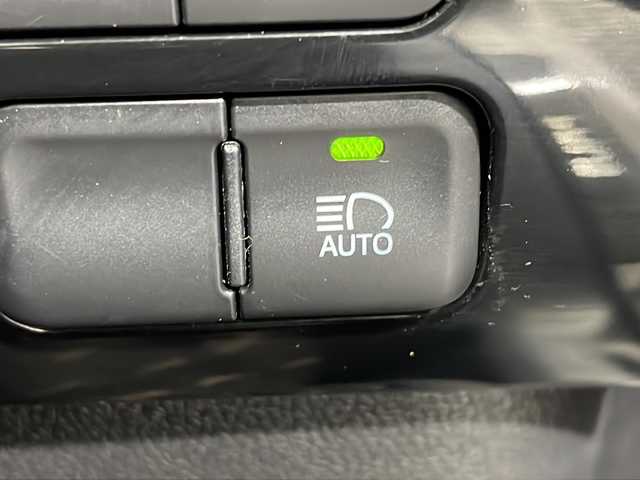 トヨタ プリウス S ツーリングセレクション 沖縄県 2016(平28)年 2.8万km スティールブロンドM 県外仕入れ/純正9インチナビ/【CD/DVD/フルセグTV/BT】/バックカメラ/前方ドライブレコーダー/トヨタセーフティセンス/→プリクラッシュセーフティ/→レーンデイパーチャーアラート/→オートマチックハイビーム/横滑り防止装置/レーダークルーズコントロール/ETC/レザーシート/シートヒーター/ステアリングスイッチ/純正ドアバイザー/スマートキー