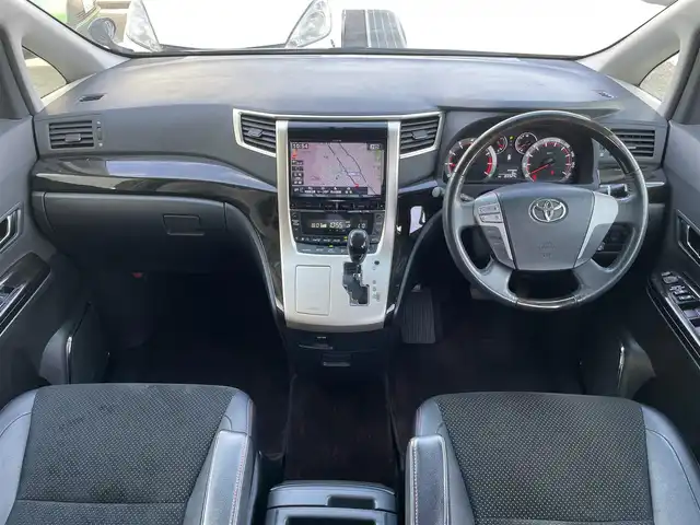 トヨタ ヴェルファイア 2．4Z ゴールデンアイズⅡ 東京都 2014(平26)年 8.4万km ブラック サンルーフ/フルエアロ/ALPINEナビ/ALPINE後席フリップダウンモニター/フルセグTV/DVD/CD/BT/両側電動スライドドア/パワーバックドア/クルーズコントロール/コーナーセンサー/ETC/後席シートオットマン/ハーフレザーシート/ドアバイザー/純正フロアマット/スマートキー