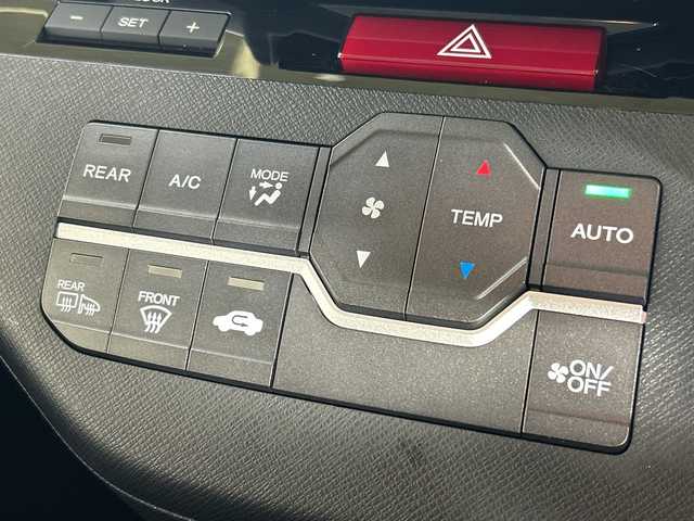 ホンダ ステップワゴン スパーダ Z クールスピリット 神奈川県 2012(平24)年 6.6万km プレミアムスパークルブラックパール 純正９型ナビゲーション/バックカメラ/両側パワースライドドア/クルーズコントロール/ＥＴＣ/純正ＨＩＤヘッドライト/オートライト/フォグライト/スマートキー/スペアキー/横滑り防止/アイドリングストップ　/ハーフレザーシート