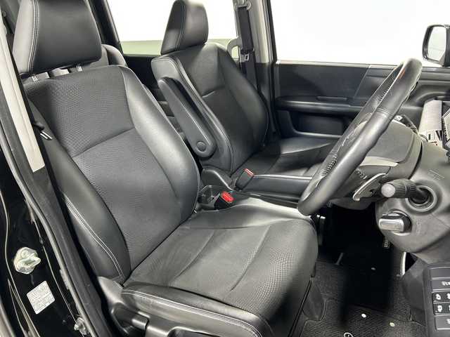 ホンダ ステップワゴン スパーダ Z クールスピリット 神奈川県 2012(平24)年 6.6万km プレミアムスパークルブラックパール 純正９型ナビゲーション/バックカメラ/両側パワースライドドア/クルーズコントロール/ＥＴＣ/純正ＨＩＤヘッドライト/オートライト/フォグライト/スマートキー/スペアキー/横滑り防止/アイドリングストップ　/ハーフレザーシート