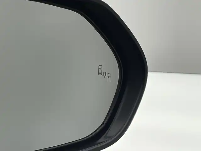 トヨタ ヤリスクロス ハイブリッド Z アドベンチャー 愛知県 2024(令6)年 1.3万km ブラックマイカ 純正８型ＤＡナビＴＶ　全方位カメラ　禁煙　パーキングアシスト　ハーフレザー　シートヒーター　電動リアゲート　ミラー型前後ドラレコ　電動パーキング　ルーフレール　ＨＤＭＩ　ＵＳＢ　ＢＳＭ　ハンドルヒーター　LEDオートライト　フォグランプ　コーナーセンサー