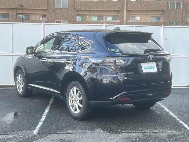 トヨタ ハリアー プレミアム 秋田県 2016(平28)年 6.4万km スパークリングブラックパールクリスタルシャイン 純正ナビ/Bluetooth/フルセグTV/ラジオ/オートハイビーム/パワーバックドア/ETC/横滑り防止スイッチ/車線逸脱スイッチ/ステアリングスイッチ/電動格納ミラー/純正フロアマット/アイドリングストップ/オールオートウィンドウ/TV切り替えスイッチ/純正AW組18インチ夏タイヤ積載