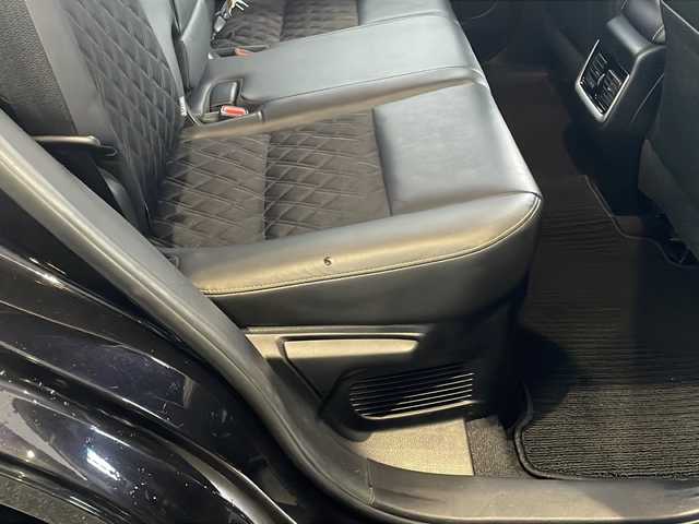 トヨタ ハリアー プレミアム 秋田県 2016(平28)年 6.4万km スパークリングブラックパールクリスタルシャイン 純正ナビ/Bluetooth/フルセグTV/ラジオ/オートハイビーム/パワーバックドア/ETC/横滑り防止スイッチ/車線逸脱スイッチ/ステアリングスイッチ/電動格納ミラー/純正フロアマット/アイドリングストップ/オールオートウィンドウ/TV切り替えスイッチ/純正AW組18インチ夏タイヤ積載