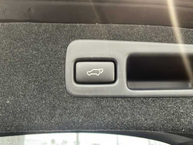 トヨタ ハリアー プレミアム 秋田県 2016(平28)年 6.4万km スパークリングブラックパールクリスタルシャイン 純正ナビ/Bluetooth/フルセグTV/ラジオ/オートハイビーム/パワーバックドア/ETC/横滑り防止スイッチ/車線逸脱スイッチ/ステアリングスイッチ/電動格納ミラー/純正フロアマット/アイドリングストップ/オールオートウィンドウ/TV切り替えスイッチ/純正AW組18インチ夏タイヤ積載