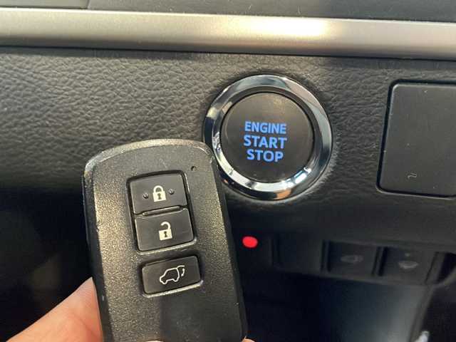 トヨタ ハリアー プレミアム 秋田県 2016(平28)年 6.4万km スパークリングブラックパールクリスタルシャイン 純正ナビ/Bluetooth/フルセグTV/ラジオ/オートハイビーム/パワーバックドア/ETC/横滑り防止スイッチ/車線逸脱スイッチ/ステアリングスイッチ/電動格納ミラー/純正フロアマット/アイドリングストップ/オールオートウィンドウ/TV切り替えスイッチ/純正AW組18インチ夏タイヤ積載