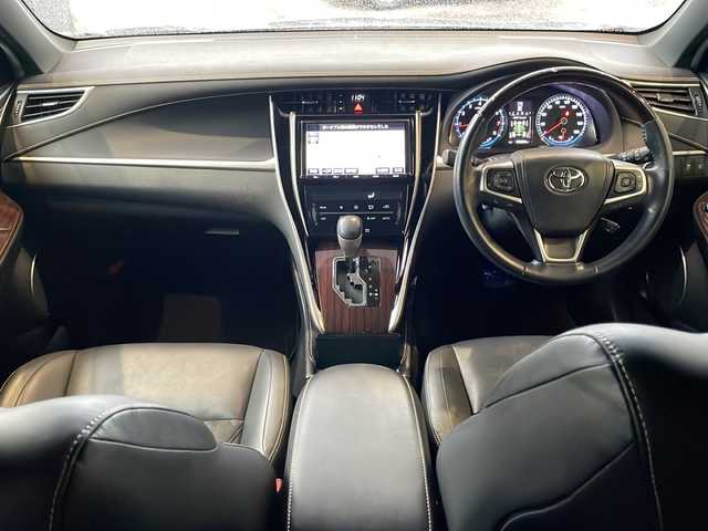 トヨタ ハリアー プレミアム 秋田県 2016(平28)年 6.4万km スパークリングブラックパールクリスタルシャイン 純正ナビ/Bluetooth/フルセグTV/ラジオ/オートハイビーム/パワーバックドア/ETC/横滑り防止スイッチ/車線逸脱スイッチ/ステアリングスイッチ/電動格納ミラー/純正フロアマット/アイドリングストップ/オールオートウィンドウ/TV切り替えスイッチ/純正AW組18インチ夏タイヤ積載