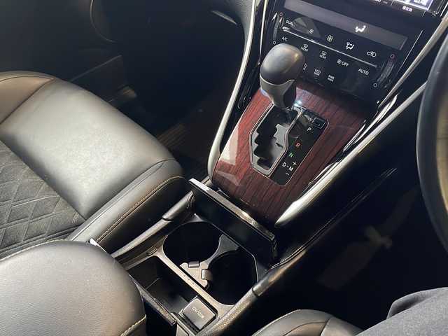 トヨタ ハリアー プレミアム 秋田県 2016(平28)年 6.4万km スパークリングブラックパールクリスタルシャイン 純正ナビ/Bluetooth/フルセグTV/ラジオ/オートハイビーム/パワーバックドア/ETC/横滑り防止スイッチ/車線逸脱スイッチ/ステアリングスイッチ/電動格納ミラー/純正フロアマット/アイドリングストップ/オールオートウィンドウ/TV切り替えスイッチ/純正AW組18インチ夏タイヤ積載