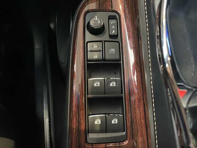 トヨタ ハリアー プレミアム 秋田県 2016(平28)年 6.4万km スパークリングブラックパールクリスタルシャイン 純正ナビ/Bluetooth/フルセグTV/ラジオ/オートハイビーム/パワーバックドア/ETC/横滑り防止スイッチ/車線逸脱スイッチ/ステアリングスイッチ/電動格納ミラー/純正フロアマット/アイドリングストップ/オールオートウィンドウ/TV切り替えスイッチ/純正AW組18インチ夏タイヤ積載