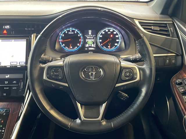 トヨタ ハリアー プレミアム 秋田県 2016(平28)年 6.4万km スパークリングブラックパールクリスタルシャイン 純正ナビ/Bluetooth/フルセグTV/ラジオ/オートハイビーム/パワーバックドア/ETC/横滑り防止スイッチ/車線逸脱スイッチ/ステアリングスイッチ/電動格納ミラー/純正フロアマット/アイドリングストップ/オールオートウィンドウ/TV切り替えスイッチ/純正AW組18インチ夏タイヤ積載