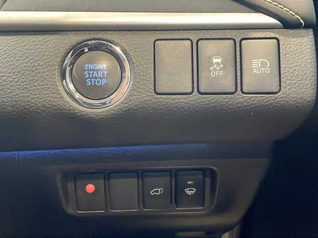 トヨタ ハリアー プレミアム 秋田県 2016(平28)年 6.4万km スパークリングブラックパールクリスタルシャイン 純正ナビ/Bluetooth/フルセグTV/ラジオ/オートハイビーム/パワーバックドア/ETC/横滑り防止スイッチ/車線逸脱スイッチ/ステアリングスイッチ/電動格納ミラー/純正フロアマット/アイドリングストップ/オールオートウィンドウ/TV切り替えスイッチ/純正AW組18インチ夏タイヤ積載