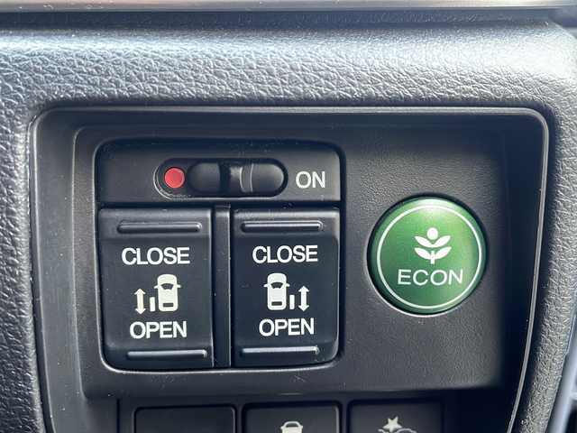 ホンダ オデッセイ アブソルート・Xホンダセンジング 京都府 2017(平29)年 6.6万km クリスタルブラックパール 純正８インチナビ　Ｂｌｕｅｔｏｏｔｈオーディオ　フルセグ　ＤＶＤ再生　バックカメラ　後席フリップダウンモニター　両側パワースライド　アダプティブクルーズコントロール　ＬＥＤヘッドライト　全方位ドラレコ