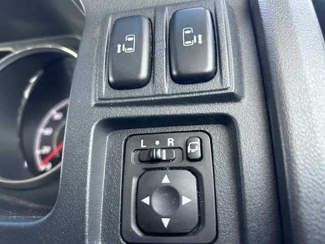 三菱 デリカＤ：５ G－Power package 神奈川県 2015(平27)年 7.7万km アイガーグレーM/ダイヤモンドブラックマイカ ●社外ナビ/（フルセグ/CD/DVD/Bluetooth）/(CN-R300WD)/●バックカメラ/●クルーズコントロール/●アイドリングストップ/●LEDヘッドライト/●オートライト/●フォグランプ/●革巻きステアリング/●ステアリングスイッチ/●パドルシフト/●電動格納ウインカーミラー/●ETC/●純正フロアマット/●ドアバイザー/●前後ドライブレコーダー/●ドアバイザー/●スマートキー/●純正16インチアルミホイール/●ダブル+サイドSRS+ABS/●保証書/●取扱説明書