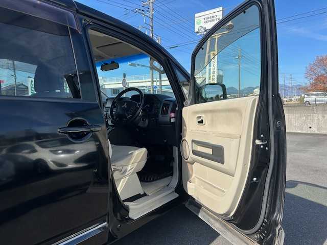 三菱 デリカＤ：５ G－Power package 神奈川県 2015(平27)年 7.7万km アイガーグレーM/ダイヤモンドブラックマイカ ●社外ナビ/（フルセグ/CD/DVD/Bluetooth）/(CN-R300WD)/●バックカメラ/●クルーズコントロール/●アイドリングストップ/●LEDヘッドライト/●オートライト/●フォグランプ/●革巻きステアリング/●ステアリングスイッチ/●パドルシフト/●電動格納ウインカーミラー/●ETC/●純正フロアマット/●ドアバイザー/●前後ドライブレコーダー/●ドアバイザー/●スマートキー/●純正16インチアルミホイール/●ダブル+サイドSRS+ABS/●保証書/●取扱説明書