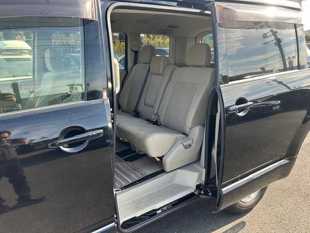 三菱 デリカＤ：５ G－Power package 神奈川県 2015(平27)年 7.7万km アイガーグレーM/ダイヤモンドブラックマイカ ●社外ナビ/（フルセグ/CD/DVD/Bluetooth）/(CN-R300WD)/●バックカメラ/●クルーズコントロール/●アイドリングストップ/●LEDヘッドライト/●オートライト/●フォグランプ/●革巻きステアリング/●ステアリングスイッチ/●パドルシフト/●電動格納ウインカーミラー/●ETC/●純正フロアマット/●ドアバイザー/●前後ドライブレコーダー/●ドアバイザー/●スマートキー/●純正16インチアルミホイール/●ダブル+サイドSRS+ABS/●保証書/●取扱説明書