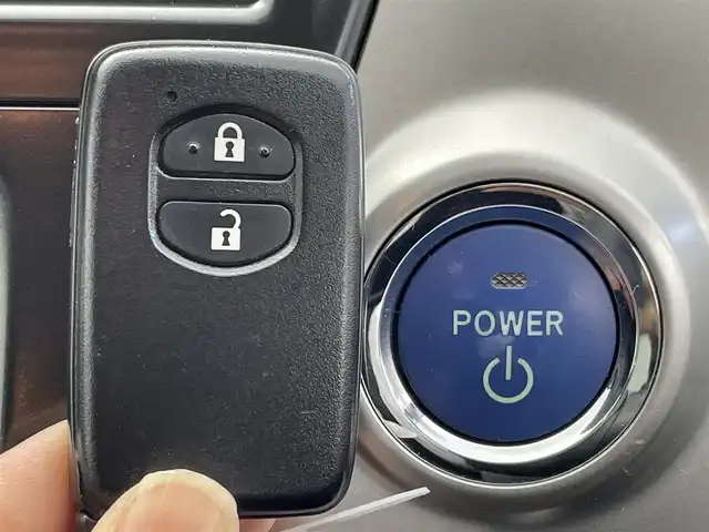 トヨタ プリウス α S 群馬県 2013(平25)年 3万km ホワイトパールクリスタルシャイン 禁煙車　社外７型ワイドナビ　バックカメラ　ステアリングスイッチ　ドライブレコーダー　ヘッドライトウォッシャー　ビルトインＥＴＣ　オートライト　オートエアコン　スマートキー　プッシュスタート