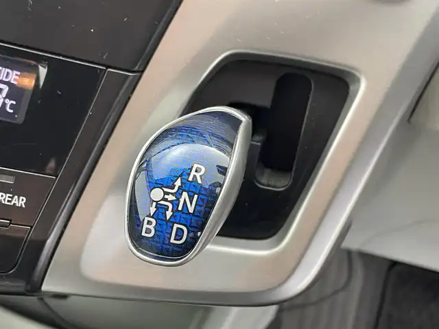 トヨタ プリウス α S 群馬県 2013(平25)年 3万km ホワイトパールクリスタルシャイン 禁煙車　社外７型ワイドナビ　バックカメラ　ステアリングスイッチ　ドライブレコーダー　ヘッドライトウォッシャー　ビルトインＥＴＣ　オートライト　オートエアコン　スマートキー　プッシュスタート