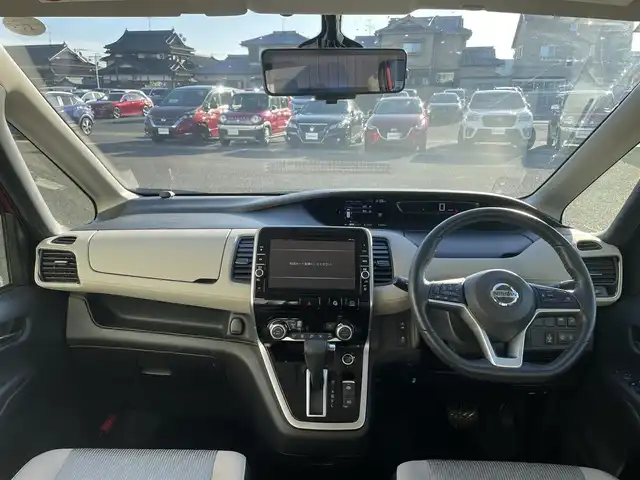 日産 セレナ ハイウェイスター Vセレクション 熊本県 2017(平29)年 6.4万km ブリリアントホワイトパール 2トーン 純正ナビ/・AM/FM/CD/DVD/BT/SD/・フルセグTV/・全方位カメラ/デジタルインナーミラー/インテリジェント エマージェンシーブレーキ/前方衝突予測警報/踏み間違い衝突防止アシスト/車線逸脱警報/インテリジェント アラウンドビューモニター/後側方車両検知警報/ハイビームアシスト/電動パーキングブレーキ/ブレーキホールド/ステアリングスイッチ/ウィンカーミラー/ビルトインETC/前方ドライブレコーダー/純正１６インチAW/純正フロアマット/ドアバイザー/両側パワースライドドア/プッシュスタート/・スマートキー