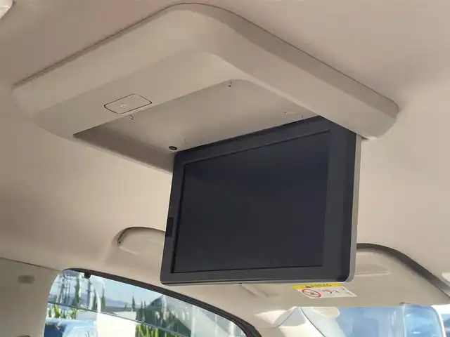 日産 セレナ ハイウェイスター Vセレクション 熊本県 2017(平29)年 6.4万km ブリリアントホワイトパール 2トーン 純正ナビ/・AM/FM/CD/DVD/BT/SD/・フルセグTV/・全方位カメラ/デジタルインナーミラー/インテリジェント エマージェンシーブレーキ/前方衝突予測警報/踏み間違い衝突防止アシスト/車線逸脱警報/インテリジェント アラウンドビューモニター/後側方車両検知警報/ハイビームアシスト/電動パーキングブレーキ/ブレーキホールド/ステアリングスイッチ/ウィンカーミラー/ビルトインETC/前方ドライブレコーダー/純正１６インチAW/純正フロアマット/ドアバイザー/両側パワースライドドア/プッシュスタート/・スマートキー