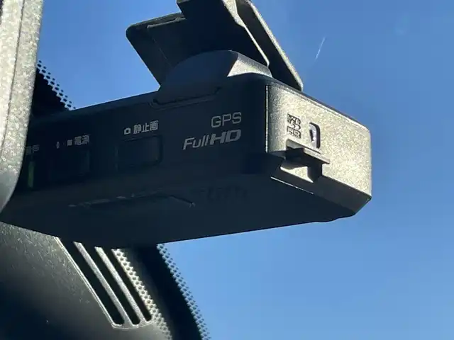 日産 セレナ ハイウェイスター Vセレクション 熊本県 2017(平29)年 6.4万km ブリリアントホワイトパール 2トーン 純正ナビ/・AM/FM/CD/DVD/BT/SD/・フルセグTV/・全方位カメラ/デジタルインナーミラー/インテリジェント エマージェンシーブレーキ/前方衝突予測警報/踏み間違い衝突防止アシスト/車線逸脱警報/インテリジェント アラウンドビューモニター/後側方車両検知警報/ハイビームアシスト/電動パーキングブレーキ/ブレーキホールド/ステアリングスイッチ/ウィンカーミラー/ビルトインETC/前方ドライブレコーダー/純正１６インチAW/純正フロアマット/ドアバイザー/両側パワースライドドア/プッシュスタート/・スマートキー