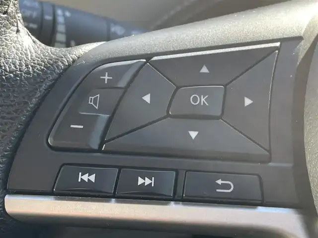 日産 セレナ ハイウェイスター Vセレクション 熊本県 2017(平29)年 6.4万km ブリリアントホワイトパール 2トーン 純正ナビ/・AM/FM/CD/DVD/BT/SD/・フルセグTV/・全方位カメラ/デジタルインナーミラー/インテリジェント エマージェンシーブレーキ/前方衝突予測警報/踏み間違い衝突防止アシスト/車線逸脱警報/インテリジェント アラウンドビューモニター/後側方車両検知警報/ハイビームアシスト/電動パーキングブレーキ/ブレーキホールド/ステアリングスイッチ/ウィンカーミラー/ビルトインETC/前方ドライブレコーダー/純正１６インチAW/純正フロアマット/ドアバイザー/両側パワースライドドア/プッシュスタート/・スマートキー