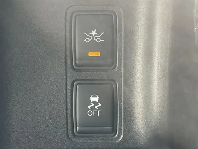 日産 セレナ ハイウェイスター Vセレクション 熊本県 2017(平29)年 6.4万km ブリリアントホワイトパール 2トーン 純正ナビ/・AM/FM/CD/DVD/BT/SD/・フルセグTV/・全方位カメラ/デジタルインナーミラー/インテリジェント エマージェンシーブレーキ/前方衝突予測警報/踏み間違い衝突防止アシスト/車線逸脱警報/インテリジェント アラウンドビューモニター/後側方車両検知警報/ハイビームアシスト/電動パーキングブレーキ/ブレーキホールド/ステアリングスイッチ/ウィンカーミラー/ビルトインETC/前方ドライブレコーダー/純正１６インチAW/純正フロアマット/ドアバイザー/両側パワースライドドア/プッシュスタート/・スマートキー