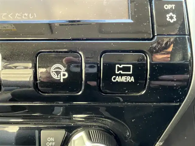 日産 セレナ ハイウェイスター Vセレクション 熊本県 2017(平29)年 6.4万km ブリリアントホワイトパール 2トーン 純正ナビ/・AM/FM/CD/DVD/BT/SD/・フルセグTV/・全方位カメラ/デジタルインナーミラー/インテリジェント エマージェンシーブレーキ/前方衝突予測警報/踏み間違い衝突防止アシスト/車線逸脱警報/インテリジェント アラウンドビューモニター/後側方車両検知警報/ハイビームアシスト/電動パーキングブレーキ/ブレーキホールド/ステアリングスイッチ/ウィンカーミラー/ビルトインETC/前方ドライブレコーダー/純正１６インチAW/純正フロアマット/ドアバイザー/両側パワースライドドア/プッシュスタート/・スマートキー