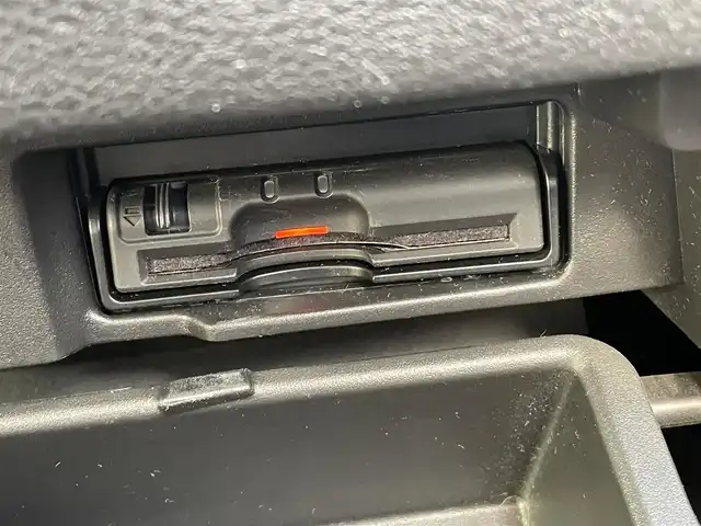 日産 セレナ ハイウェイスター Vセレクション 熊本県 2017(平29)年 6.4万km ブリリアントホワイトパール 2トーン 純正ナビ/・AM/FM/CD/DVD/BT/SD/・フルセグTV/・全方位カメラ/デジタルインナーミラー/インテリジェント エマージェンシーブレーキ/前方衝突予測警報/踏み間違い衝突防止アシスト/車線逸脱警報/インテリジェント アラウンドビューモニター/後側方車両検知警報/ハイビームアシスト/電動パーキングブレーキ/ブレーキホールド/ステアリングスイッチ/ウィンカーミラー/ビルトインETC/前方ドライブレコーダー/純正１６インチAW/純正フロアマット/ドアバイザー/両側パワースライドドア/プッシュスタート/・スマートキー