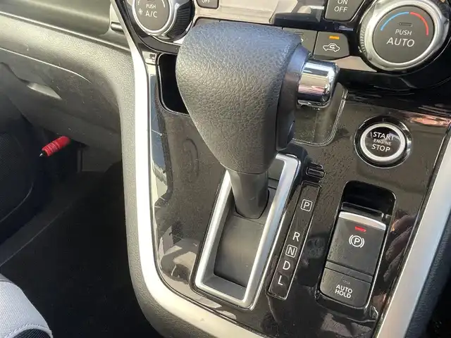 日産 セレナ ハイウェイスター Vセレクション 熊本県 2017(平29)年 6.4万km ブリリアントホワイトパール 2トーン 純正ナビ/・AM/FM/CD/DVD/BT/SD/・フルセグTV/・全方位カメラ/デジタルインナーミラー/インテリジェント エマージェンシーブレーキ/前方衝突予測警報/踏み間違い衝突防止アシスト/車線逸脱警報/インテリジェント アラウンドビューモニター/後側方車両検知警報/ハイビームアシスト/電動パーキングブレーキ/ブレーキホールド/ステアリングスイッチ/ウィンカーミラー/ビルトインETC/前方ドライブレコーダー/純正１６インチAW/純正フロアマット/ドアバイザー/両側パワースライドドア/プッシュスタート/・スマートキー