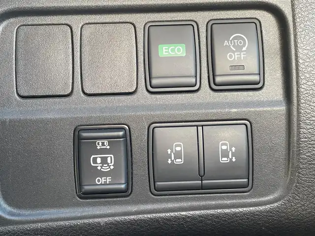 日産 セレナ ハイウェイスター Vセレクション 熊本県 2017(平29)年 6.4万km ブリリアントホワイトパール 2トーン 純正ナビ/・AM/FM/CD/DVD/BT/SD/・フルセグTV/・全方位カメラ/デジタルインナーミラー/インテリジェント エマージェンシーブレーキ/前方衝突予測警報/踏み間違い衝突防止アシスト/車線逸脱警報/インテリジェント アラウンドビューモニター/後側方車両検知警報/ハイビームアシスト/電動パーキングブレーキ/ブレーキホールド/ステアリングスイッチ/ウィンカーミラー/ビルトインETC/前方ドライブレコーダー/純正１６インチAW/純正フロアマット/ドアバイザー/両側パワースライドドア/プッシュスタート/・スマートキー