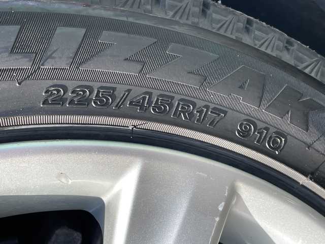 レクサス ＩＳ 250 Fスポーツ Xライン 青森県 2015(平27)年 10.4万km ホワイトノーヴァガラスフレーク 4WD/寒冷地仕様/純正メーカーSDナビ・フルセグTV/CD・DVD・Bluetooth・SD/バックカメラ/黒×赤合皮シート/前席パワーシート/前席エアシート・シートヒーター/OPステアリングヒーター/プリクラッシュセーフティ/レーダークルーズコントロール/前後クリアランスソナー/パドルシフト/純正エンジンスターター/前後ドライブレコーダー/ビルトインETC/OP LEDヘッドライト/LEDフォグランプ/LEDリアフォグランプ/純正17インチアルミ