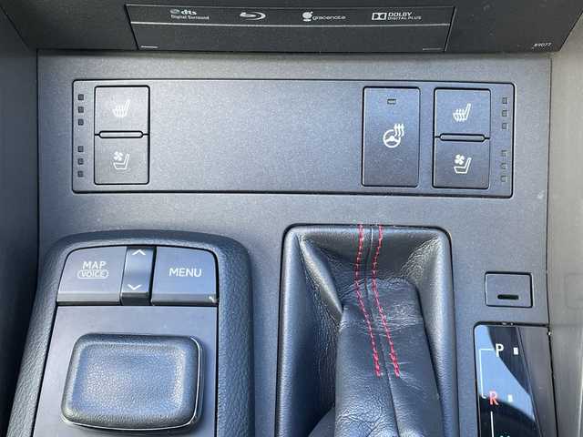 レクサス ＩＳ 250 Fスポーツ Xライン 青森県 2015(平27)年 10.4万km ホワイトノーヴァガラスフレーク 4WD/寒冷地仕様/純正メーカーSDナビ・フルセグTV/CD・DVD・Bluetooth・SD/バックカメラ/黒×赤合皮シート/前席パワーシート/前席エアシート・シートヒーター/OPステアリングヒーター/プリクラッシュセーフティ/レーダークルーズコントロール/前後クリアランスソナー/パドルシフト/純正エンジンスターター/前後ドライブレコーダー/ビルトインETC/OP LEDヘッドライト/LEDフォグランプ/LEDリアフォグランプ/純正17インチアルミ