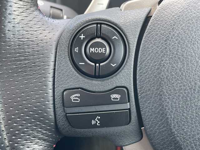 レクサス ＩＳ 250 Fスポーツ Xライン 青森県 2015(平27)年 10.4万km ホワイトノーヴァガラスフレーク 4WD/寒冷地仕様/純正メーカーSDナビ・フルセグTV/CD・DVD・Bluetooth・SD/バックカメラ/黒×赤合皮シート/前席パワーシート/前席エアシート・シートヒーター/OPステアリングヒーター/プリクラッシュセーフティ/レーダークルーズコントロール/前後クリアランスソナー/パドルシフト/純正エンジンスターター/前後ドライブレコーダー/ビルトインETC/OP LEDヘッドライト/LEDフォグランプ/LEDリアフォグランプ/純正17インチアルミ