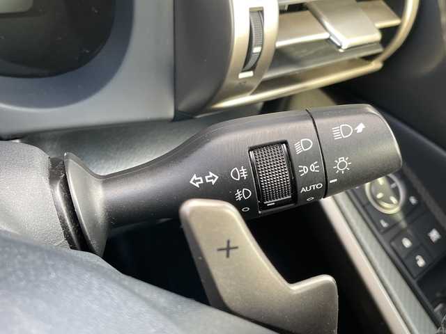 レクサス ＩＳ 250 Fスポーツ Xライン 青森県 2015(平27)年 10.4万km ホワイトノーヴァガラスフレーク 4WD/寒冷地仕様/純正メーカーSDナビ・フルセグTV/CD・DVD・Bluetooth・SD/バックカメラ/黒×赤合皮シート/前席パワーシート/前席エアシート・シートヒーター/OPステアリングヒーター/プリクラッシュセーフティ/レーダークルーズコントロール/前後クリアランスソナー/パドルシフト/純正エンジンスターター/前後ドライブレコーダー/ビルトインETC/OP LEDヘッドライト/LEDフォグランプ/LEDリアフォグランプ/純正17インチアルミ