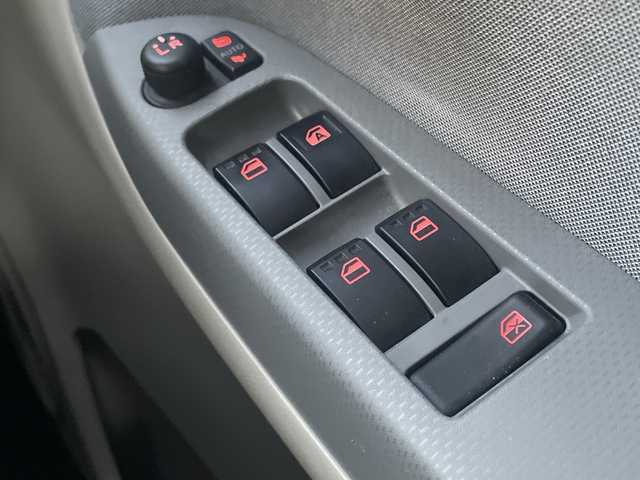 ダイハツ キャスト スタイル X SAⅡ 山口県 2017(平29)年 5.7万km パールホワイトⅢ 純正ナビ　/　・フルセグＴＶ　/　・Ｂｌｕｅｔｏｏｔｈ　/　・ＣＤ　/　・ＵＳＢ　/ＡＡＣ　/純正フロアマット　/オートライト　/フォグランプ　/アイドリングストップ　/エンジンスタートボタン　/パワステ　/パワーウィンドウ　/スペアキー１本