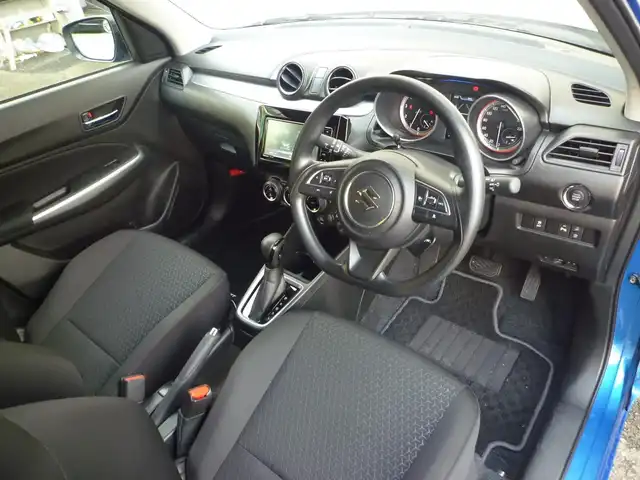スズキ スイフト XG 和歌山県 2020(令2)年 3.7万km スピーディーブルーM 純正７インチSDナビ（CN-RZ765W)/  BT/TV/CD/DVD/USB/SUZUKIセーフティーサポート/・デュアルセンサーブレーキサポート/・車線逸脱抑制機能/・ハイビームアシスト/・アダプティブクルーズコントロール/ETCビルトイン/横滑り防止装置/USB入力端子/運転席シートヒーター/コーナーセンサー/全周囲カメラ/オートライト/純正アルミホイール/純正フロアマット/スペアキーx1/取扱説明書/保証書