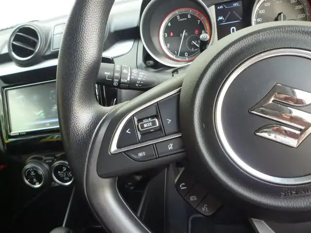 スズキ スイフト XG 和歌山県 2020(令2)年 3.7万km スピーディーブルーM 純正７インチSDナビ（CN-RZ765W)/  BT/TV/CD/DVD/USB/SUZUKIセーフティーサポート/・デュアルセンサーブレーキサポート/・車線逸脱抑制機能/・ハイビームアシスト/・アダプティブクルーズコントロール/ETCビルトイン/横滑り防止装置/USB入力端子/運転席シートヒーター/コーナーセンサー/全周囲カメラ/オートライト/純正アルミホイール/純正フロアマット/スペアキーx1/取扱説明書/保証書