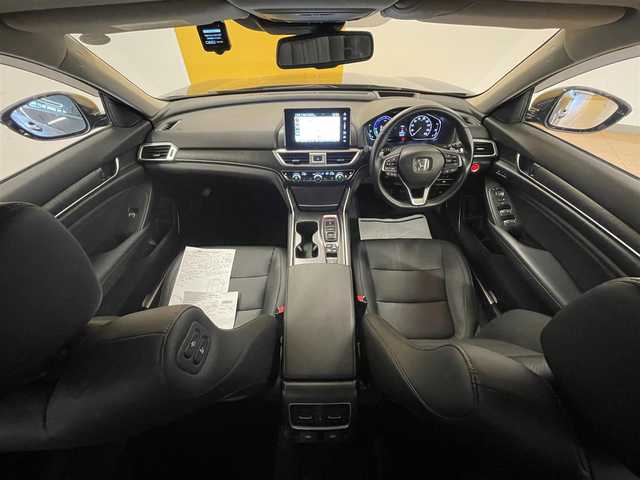 ホンダ アコード EX 群馬県 2022(令4)年 1.4万km メテオロイドグレーメタリック ホンダセンシング/サンルーフ/エスペリアサス/RMP20インチAW/純正メーカーナビ/　　BT/フルセグ/MSV/USB/iPod/バックカメラ/レーダークルーズコントロール/LEDオートライト/オートハイビーム/レザーシート/全席シートヒーター/前席パワーシート（運転席メモリー機能付き）/コーナーセンサー/前後ドライブレコーダー（全方位機能付き）/ヘッドアップディスプレイ/ブラインドスポットモニター/置くだけ充電/レーンアシスト/オートブレーキホールド/ステアリングスイッチ/横滑り防止装置/サイド・カーテンエアバッグ/スマートキー/ビルトインETC