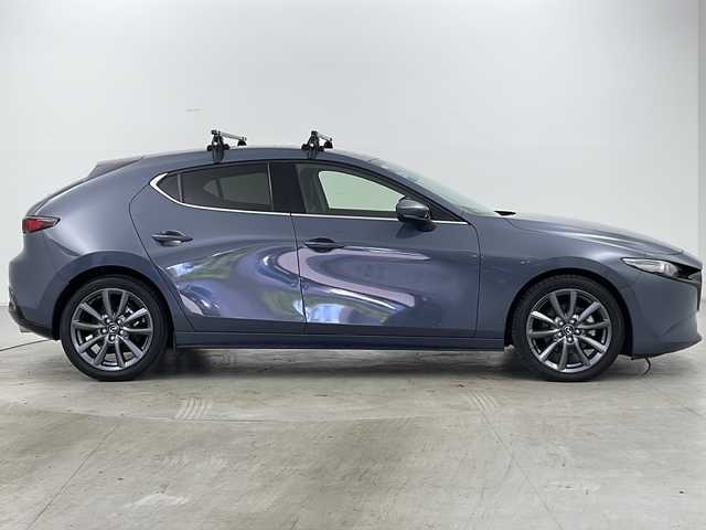 マツダ マツダ３ファストバック 20S プロアクティブ 道央・札幌 2021(令3)年 3.1万km ポリメタルグレーM ・4WD/・寒冷地仕様/・純正ナビ（TV＆CD＆DVD＆BT＆AndroidAuto＆Applecarplay）/・バックカメラ/・ブラインドスポットモニター/・オートマチックハイビーム/・クルーズコントロール/・ヘッドアップディスプレイ/・フロントワイパーデアイサー/・クリアランスソナー/・パドルシフト/・ミラーヒーター/・ビルトインETC/・オートライト/・LEDヘッドライト/・スマートキー/・スペアキー